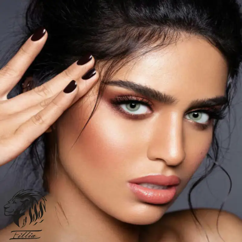 لنز چشم طبی سبز