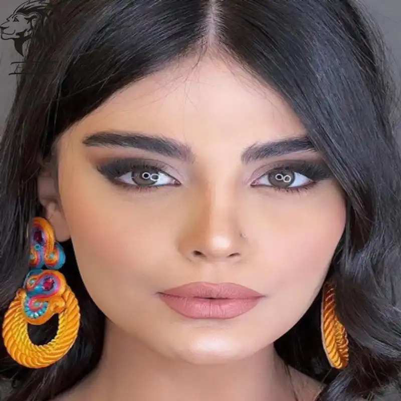 لنز چشم عسلی 